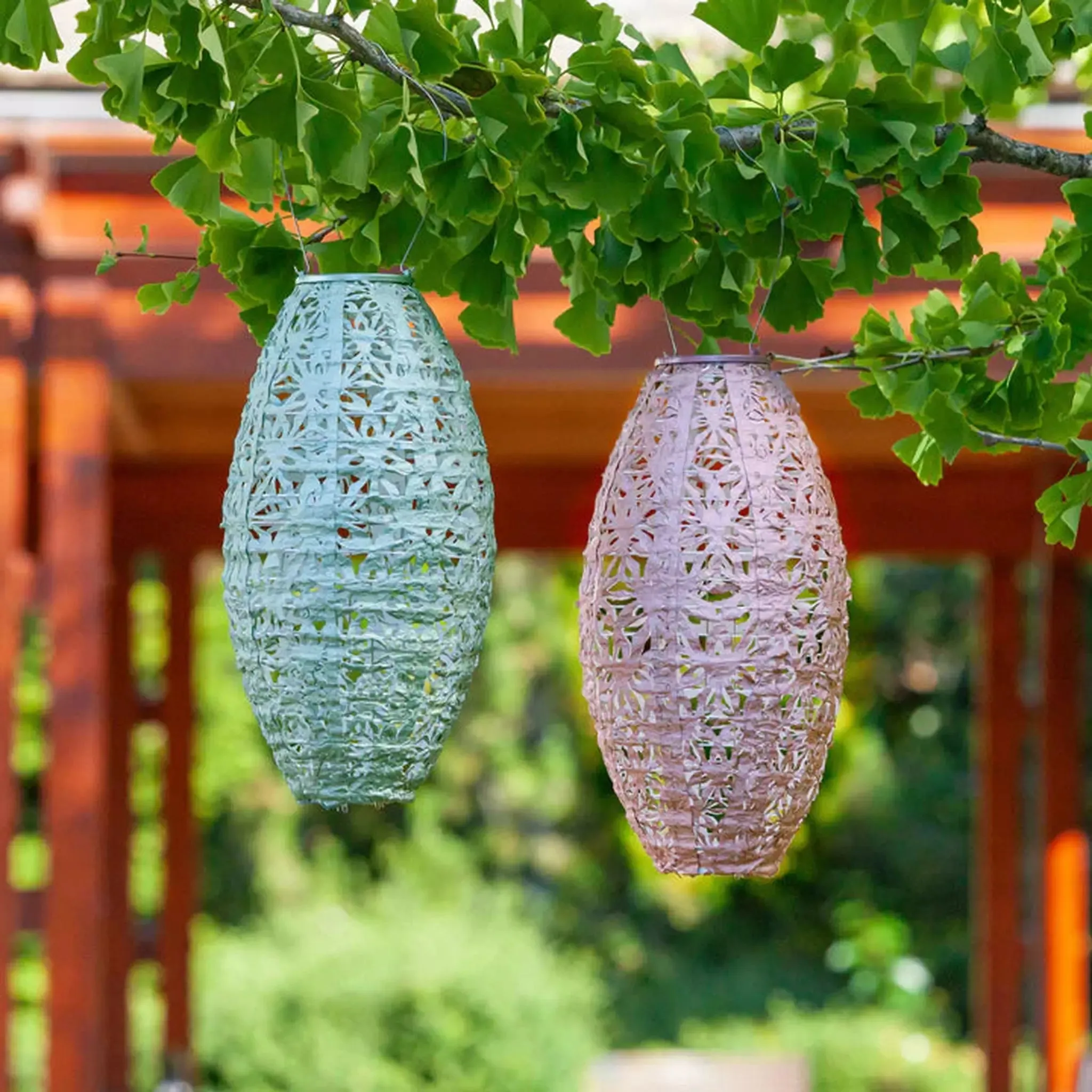 15" Wildflower Pod Solar Lantern