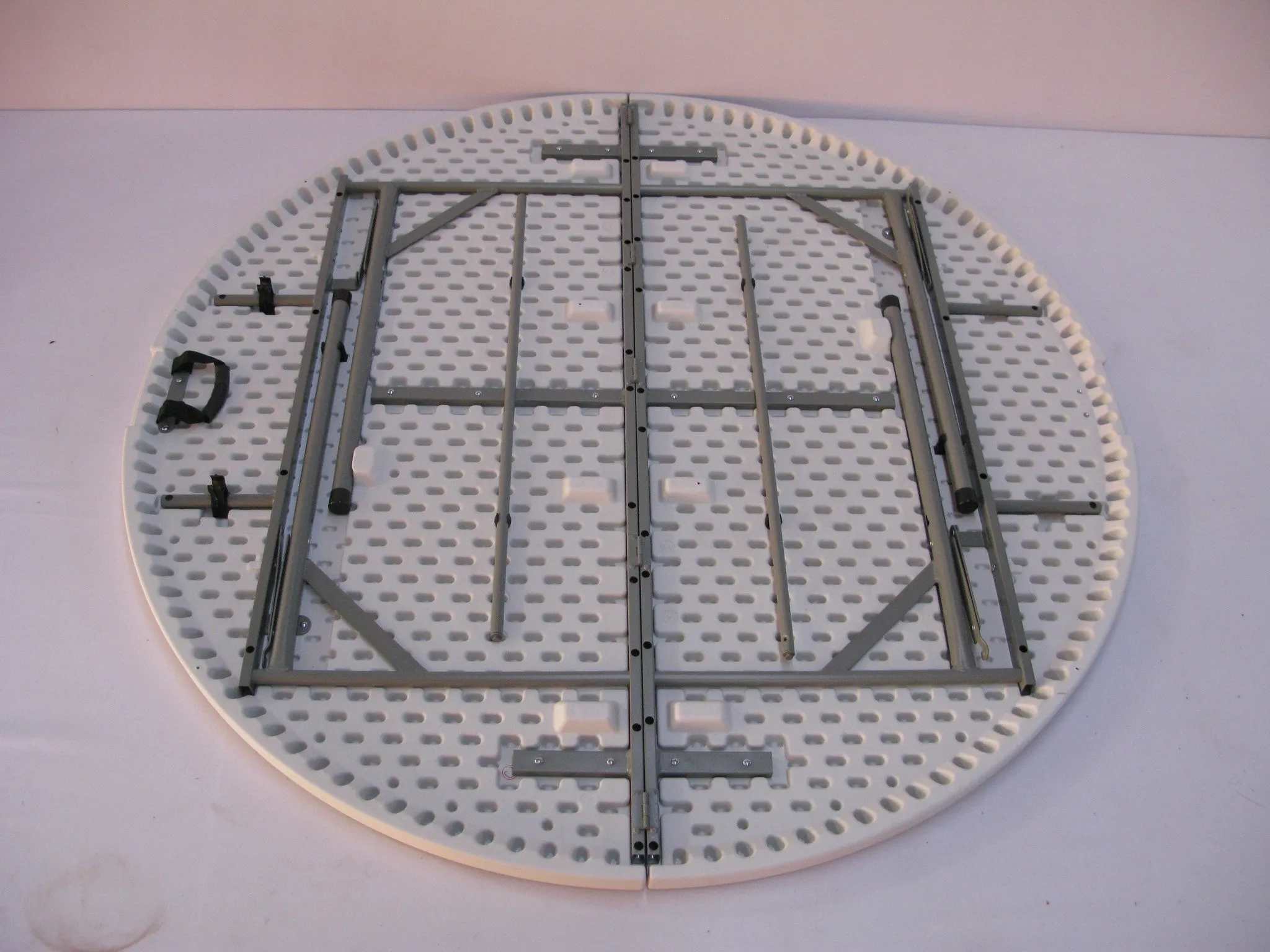 ROU002 - Fold in Half Round Plastic Tables- 1600mm (seats 8 -10 people)