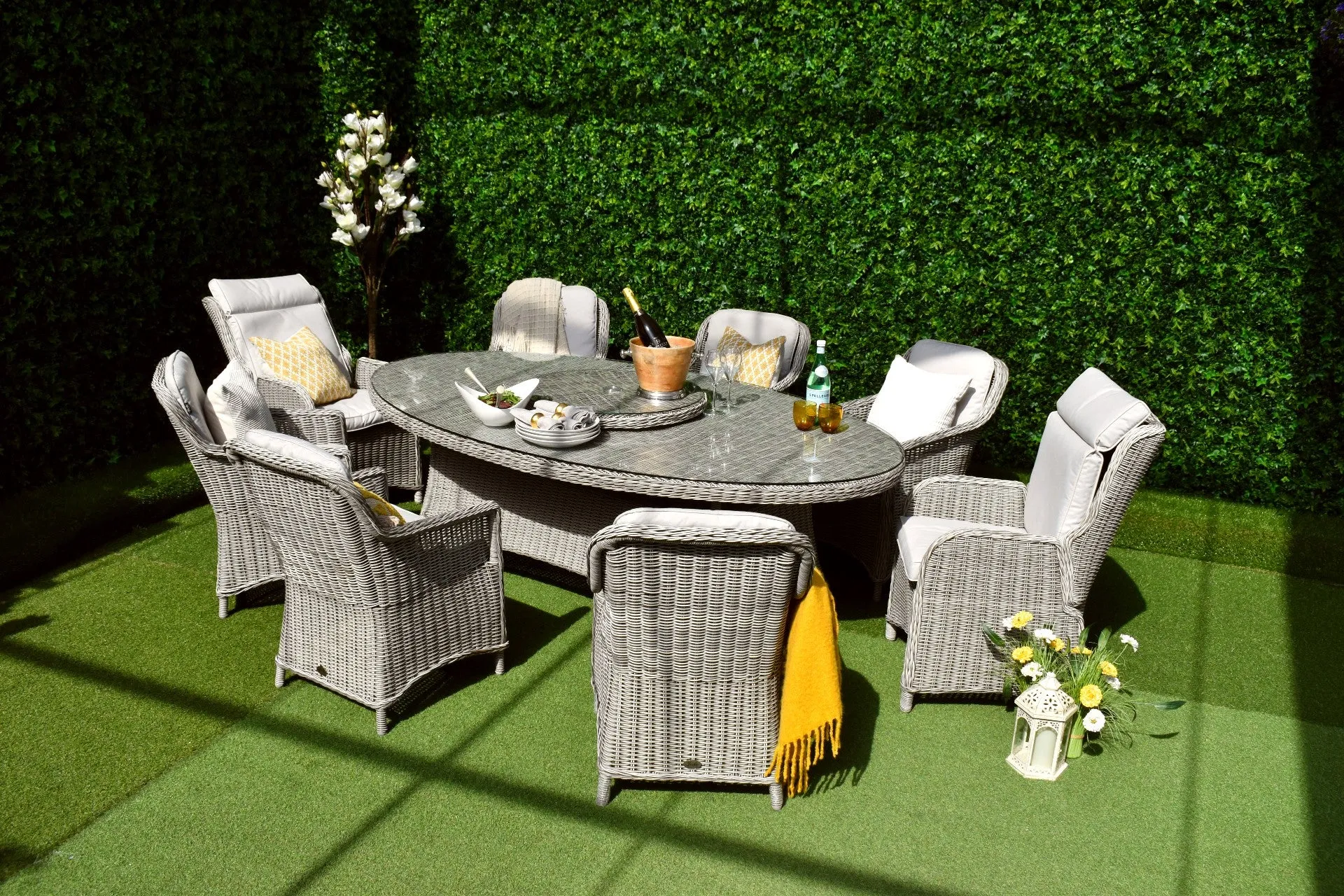 Verona Eight Oval Dining and Reclining