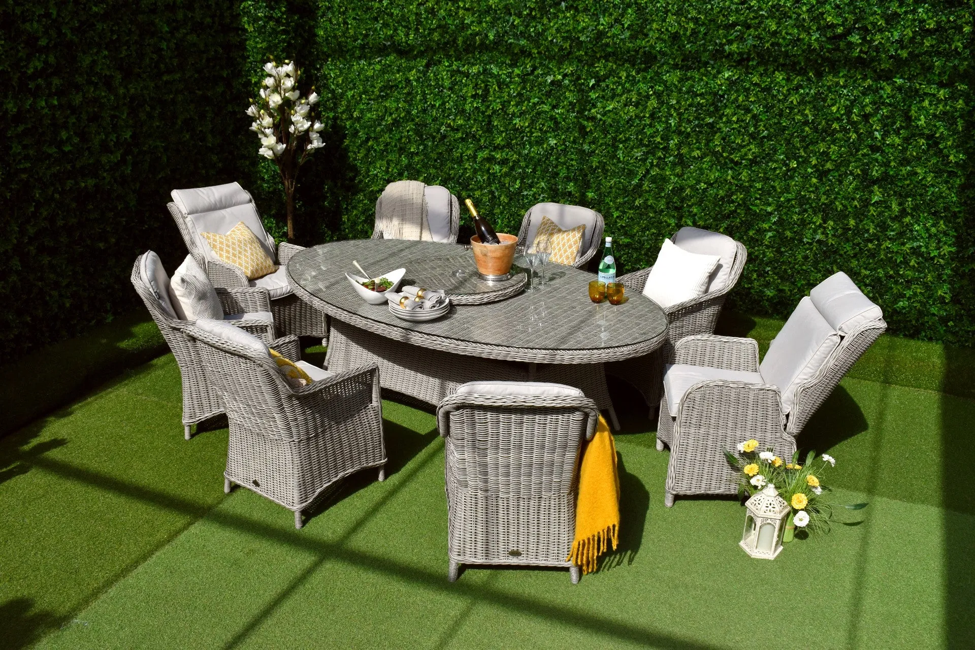 Verona Eight Oval Dining and Reclining