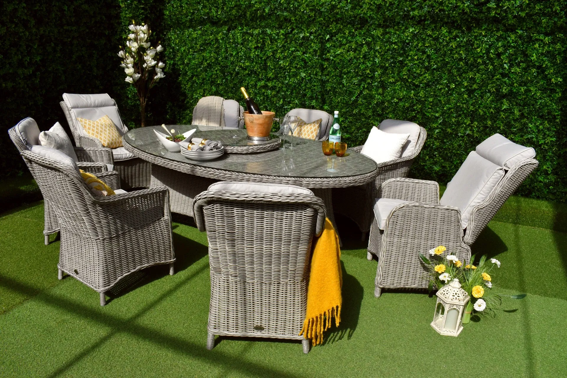Verona Eight Oval Dining and Reclining